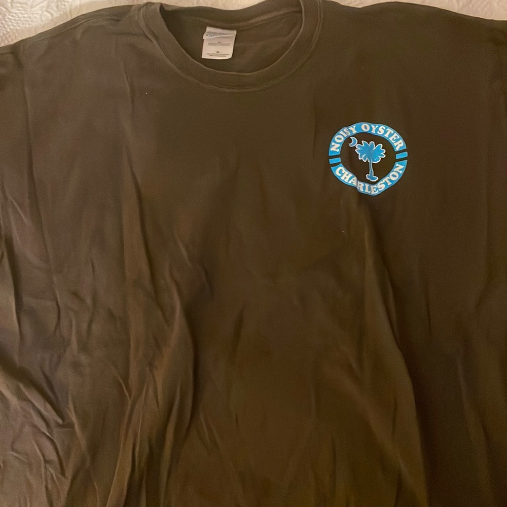 Noisy oyster tee